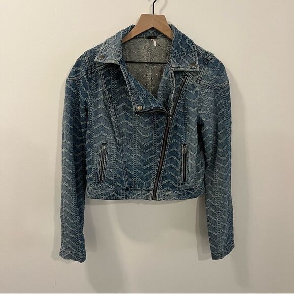 Free People Punched Denim Moto Jacket Herringbone
Blue Jean Jacket Size 4 - Picture 3 of 14